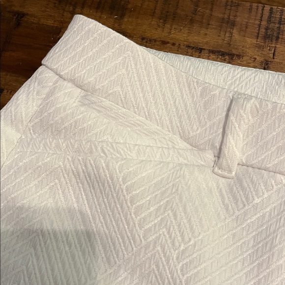 White House Black Market White Cropped Pants - Picture 5 of 9